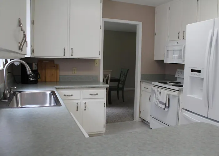Stay-in' - Close-in, Clutter-free Rental-only * Tallahassee