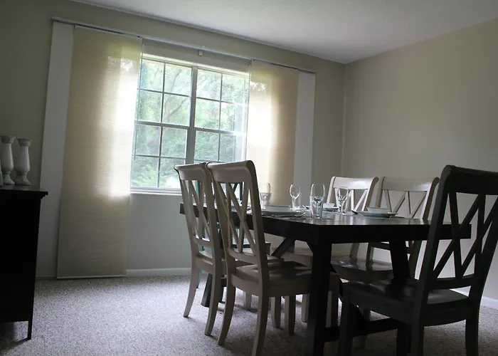 Stay-in' - Close-in, Clutter-free Rental-only Сasa de vacaciones Tallahassee