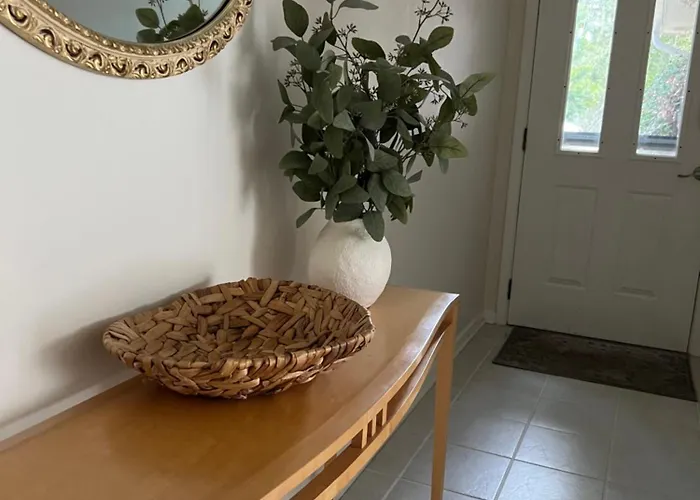 Stay-in' - Close-in, Clutter-free Rental-only *