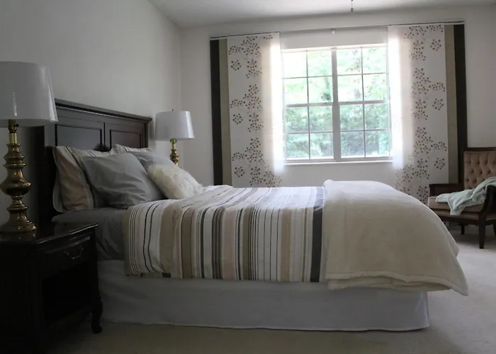 Stay-in' - Close-in, Clutter-free Rental-only Сasa de vacaciones Tallahassee