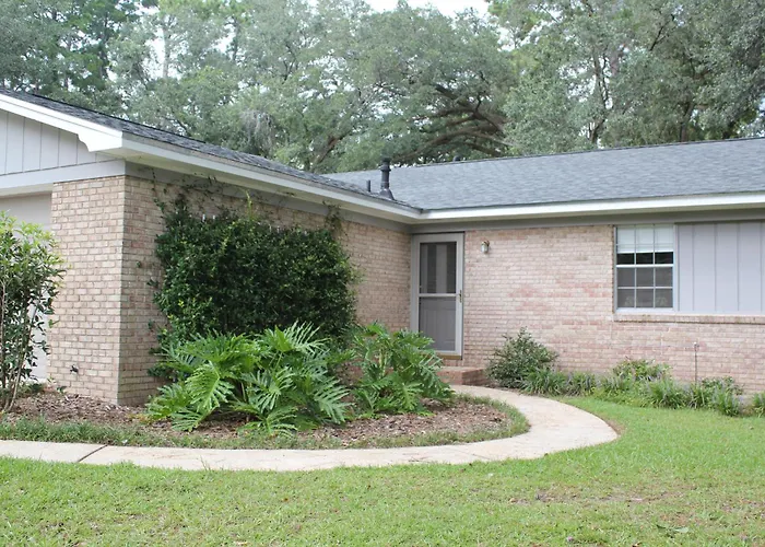 Stay-in' - Close-in, Clutter-free Rental-only Tallahassee